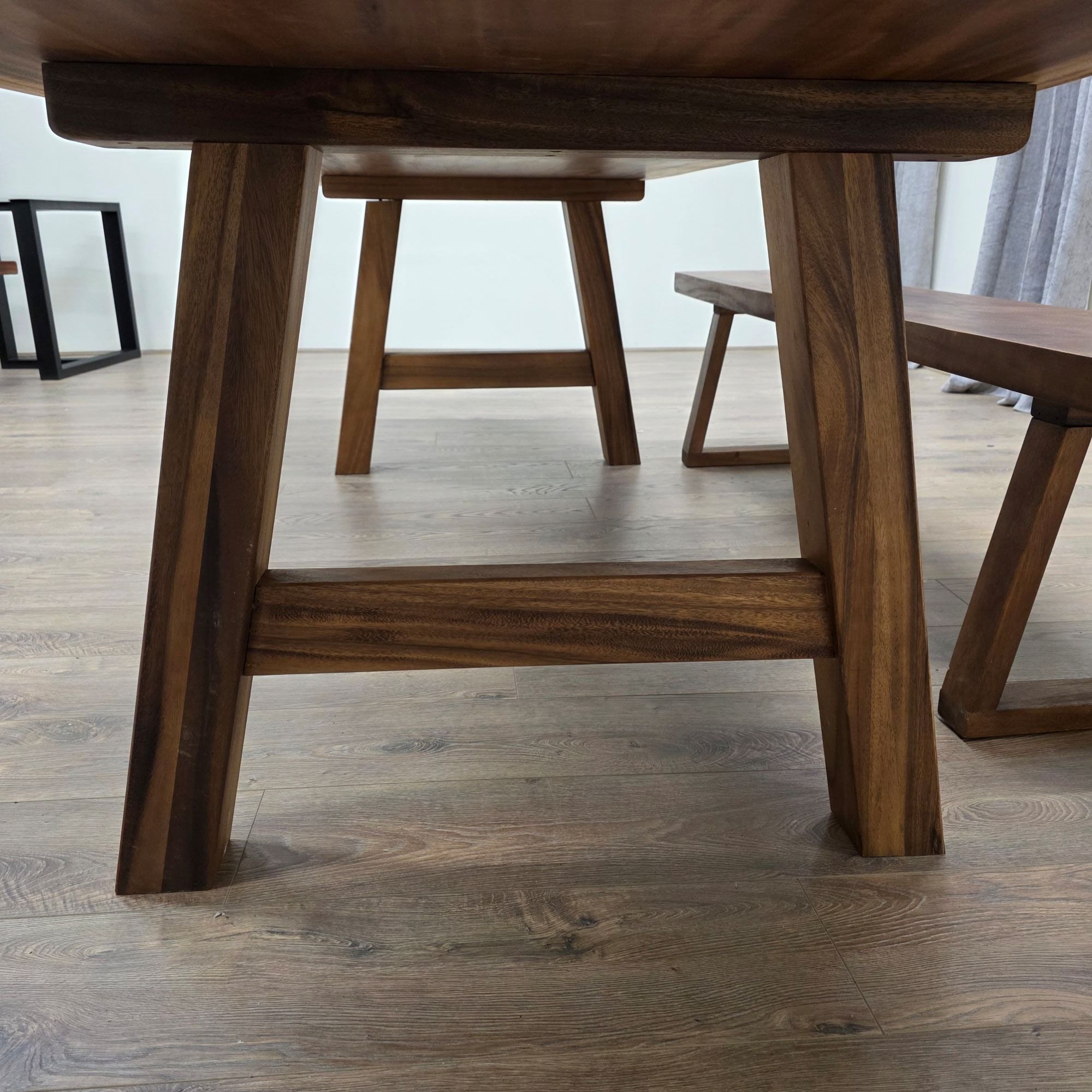 Tavolo da pranzo in noce indiano dal bordo vivo, 300 cm x 88 cm