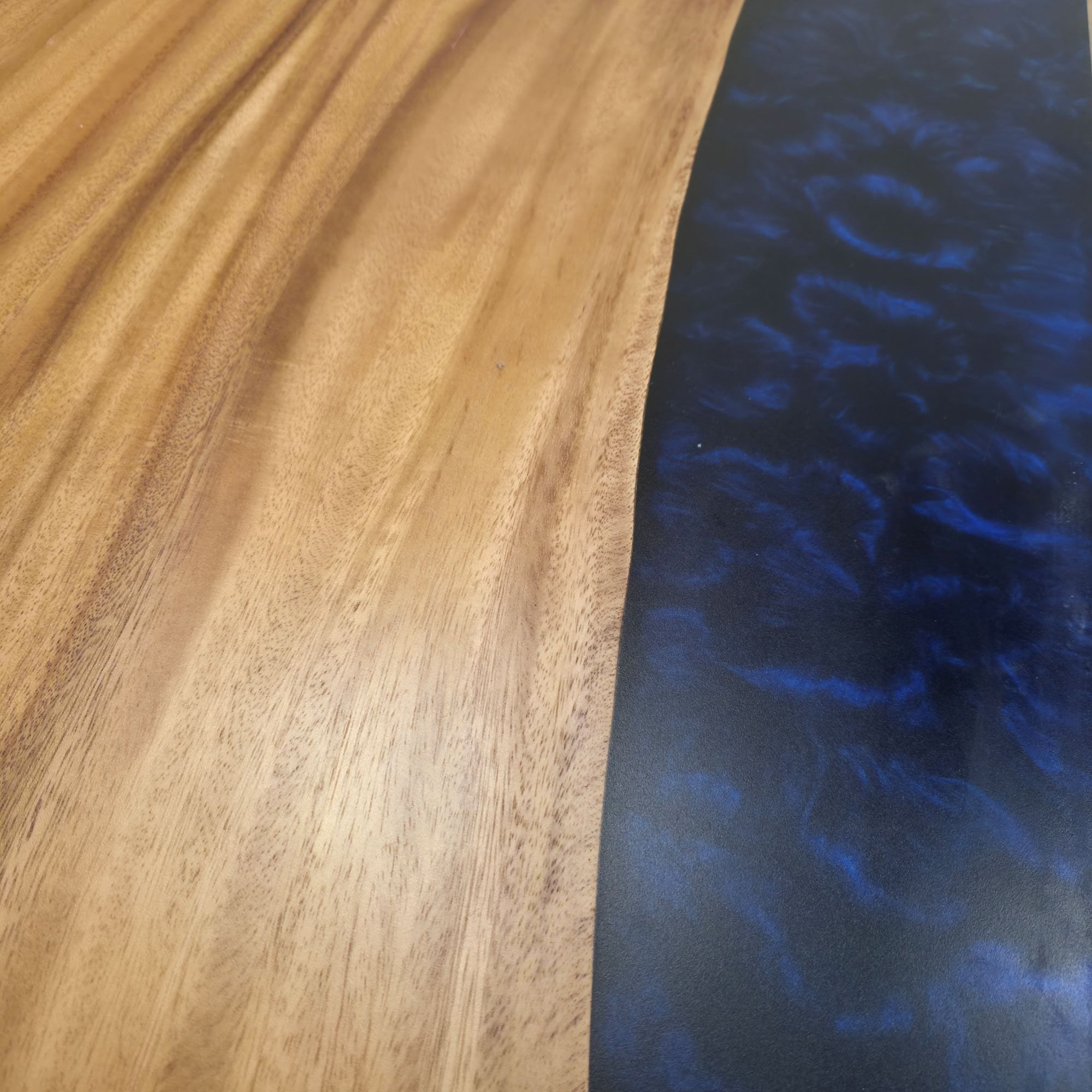Tavolo da pranzo in noce indiano orientale con bordo vivo da 239 cm x 91 cm